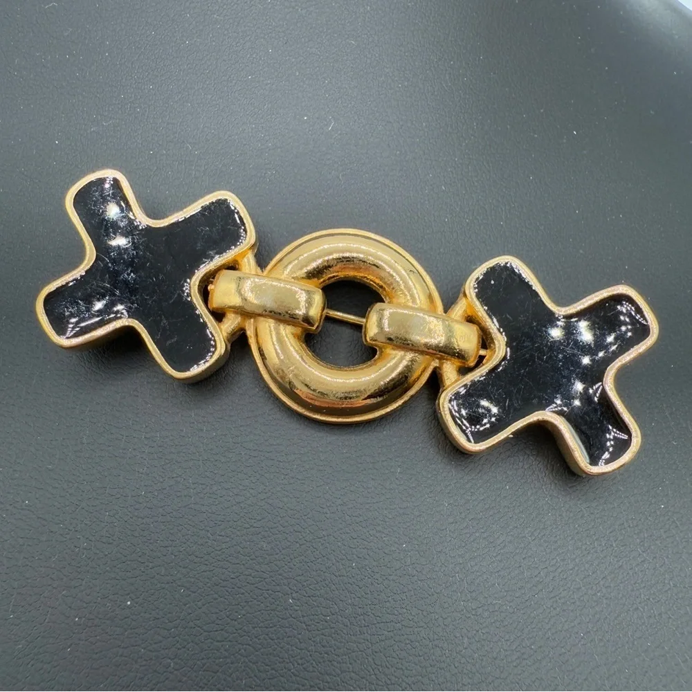 Pretty Black and Gold Tone XOX Hugs and Kisses Brooch